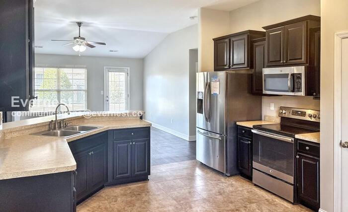 648 Piney Woods Rd - Photo 3 of 25