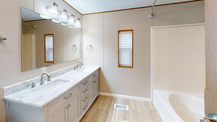 147 American Ave - Photo 4 of 17