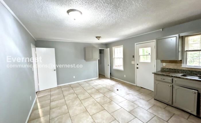 1437 Highland Dr - Photo 3 of 23