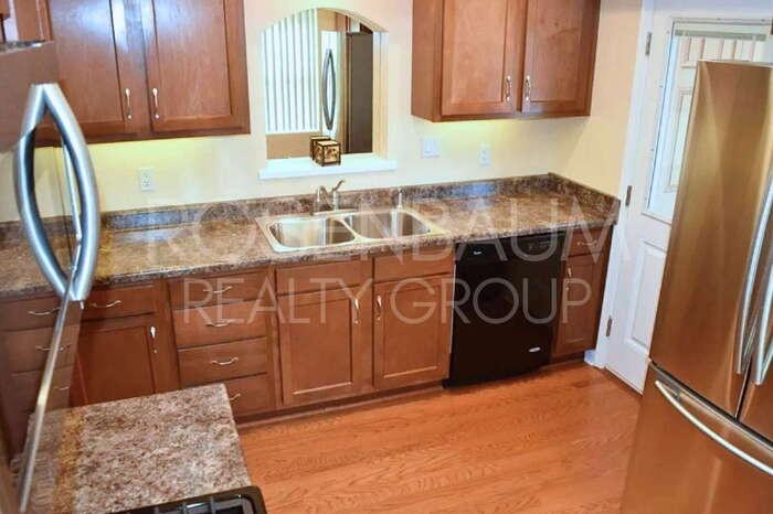 2119 East Water Street - Photo 3 of 10