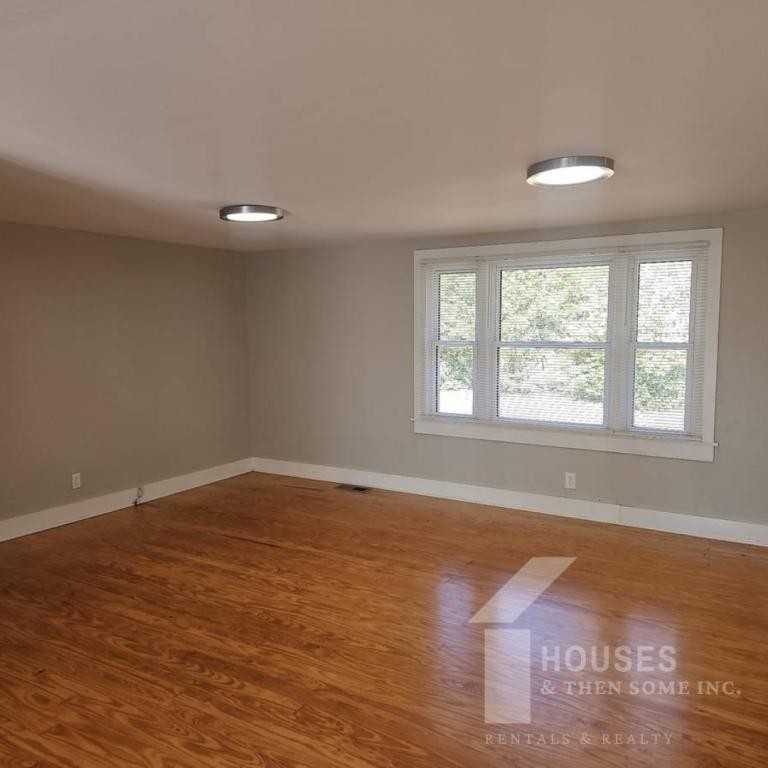 250 Kirkland Ave - Photo 2 of 23