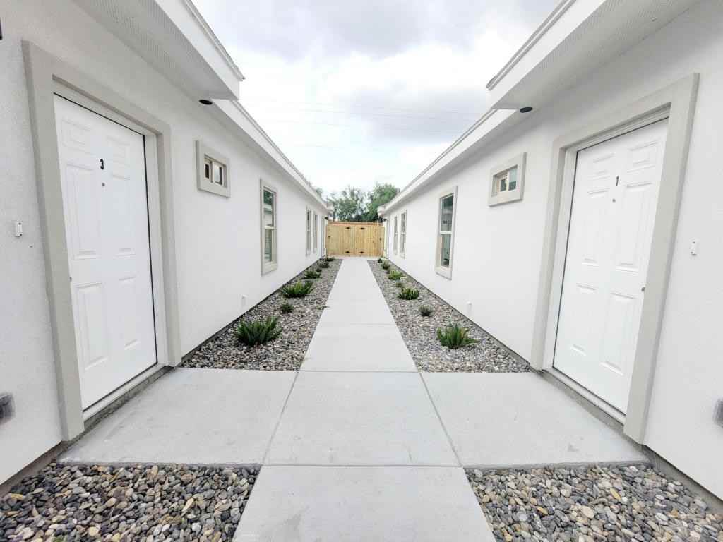 5804 Sandpiper Ave - Photo 3 of 14