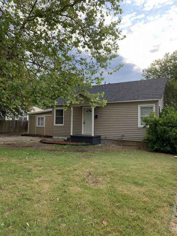 217 S Arrington Dr - Photo 2 of 33