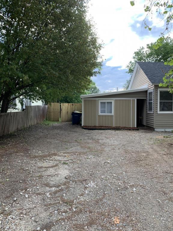 217 S Arrington Dr - Photo 4 of 33