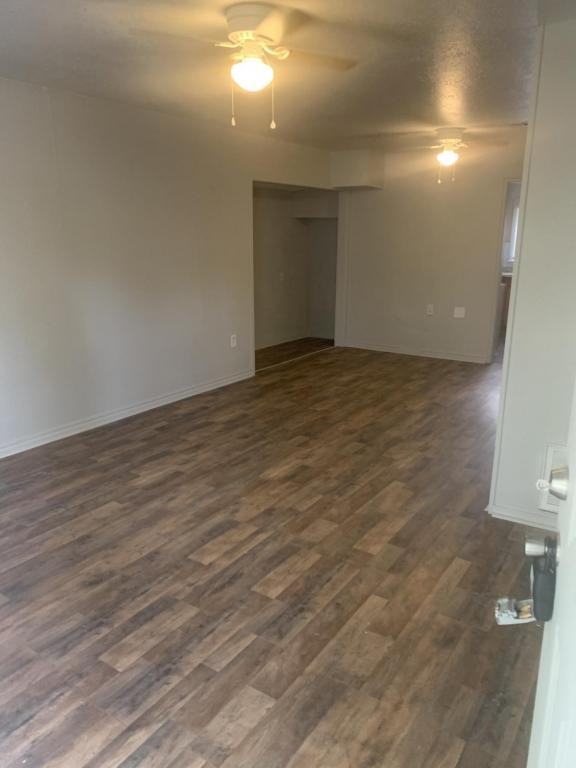 217 S Arrington Dr - Photo 5 of 33