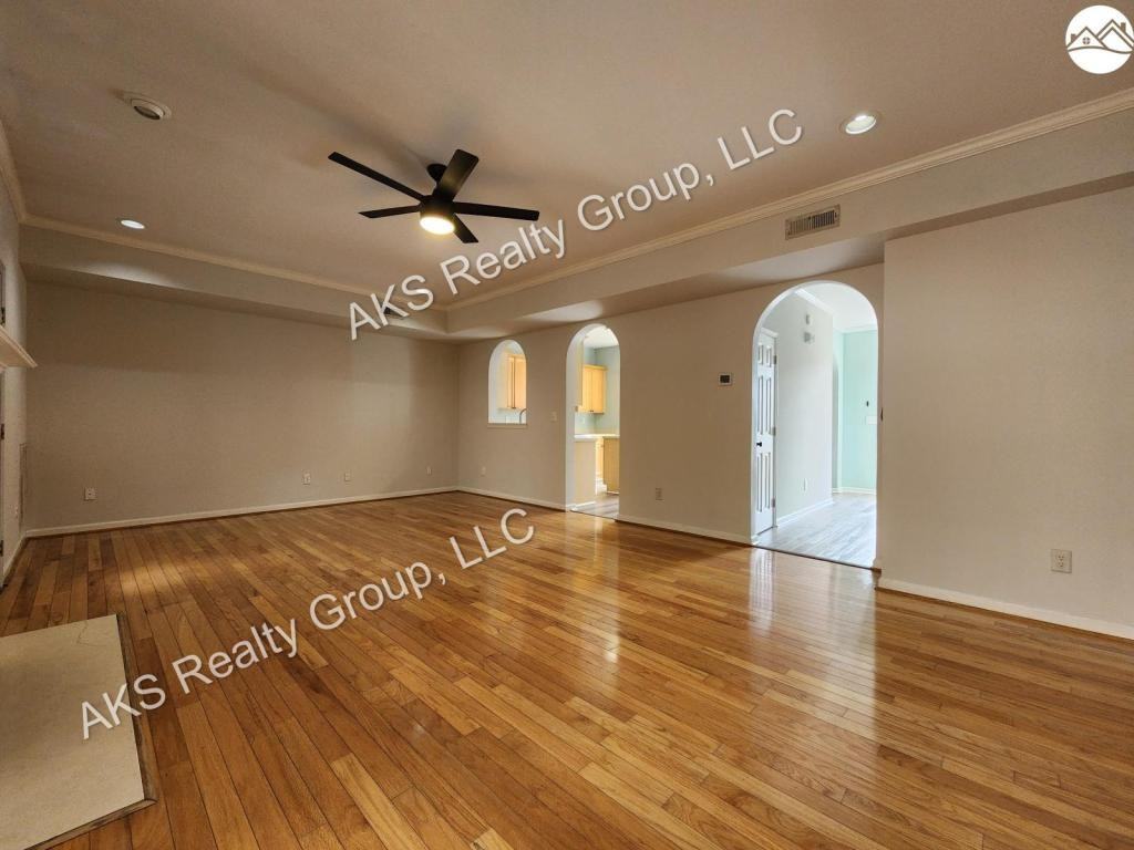 617 Parkside Cir - Photo 5 of 18