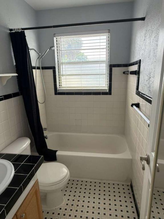 140 Frazar Rd - Photo 4 of 19