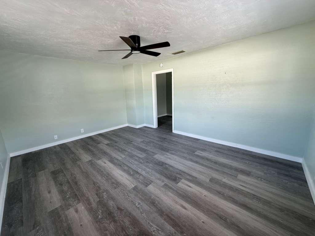 140 Frazar Rd - Photo 5 of 19