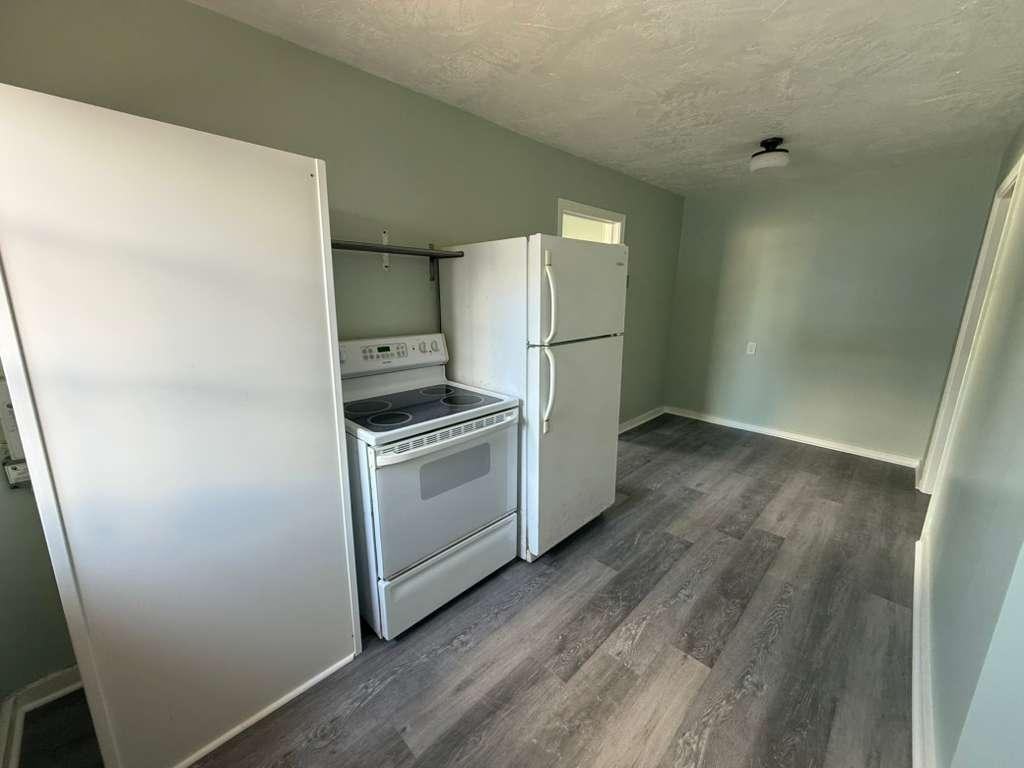 140 Frazar Rd - Photo 7 of 19