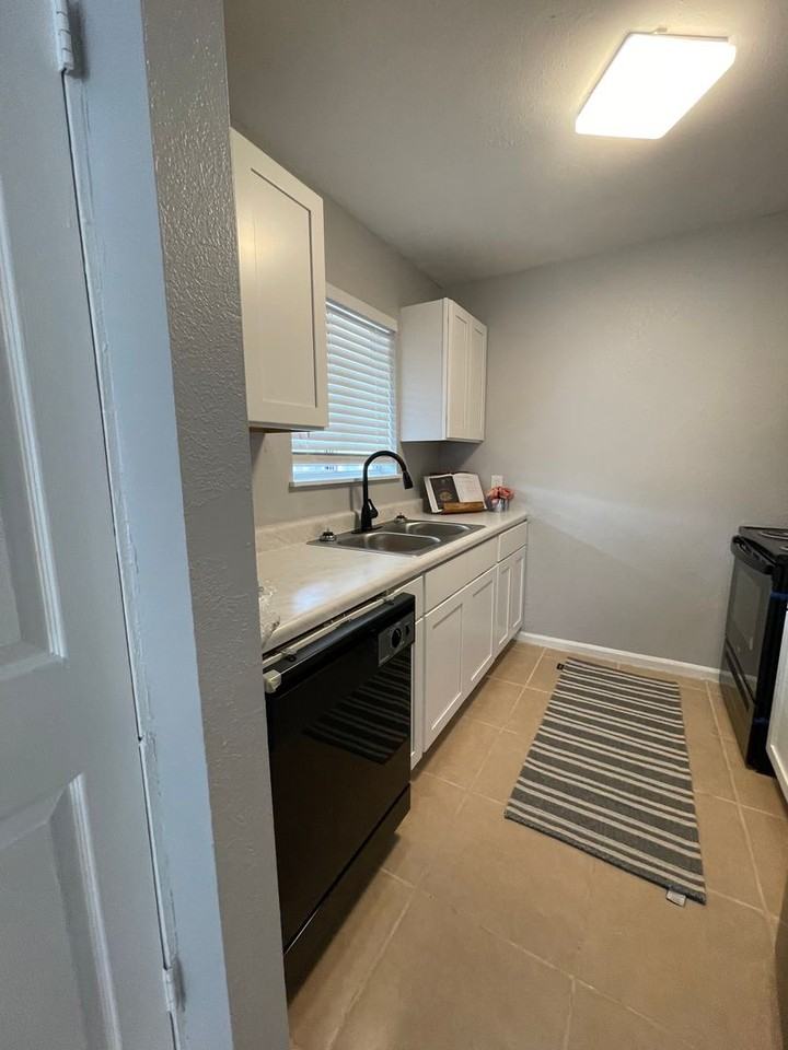 Bryn Mawr - Photo 6 of 43