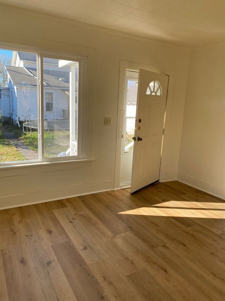 588 Oak Street - Photo 3 of 15