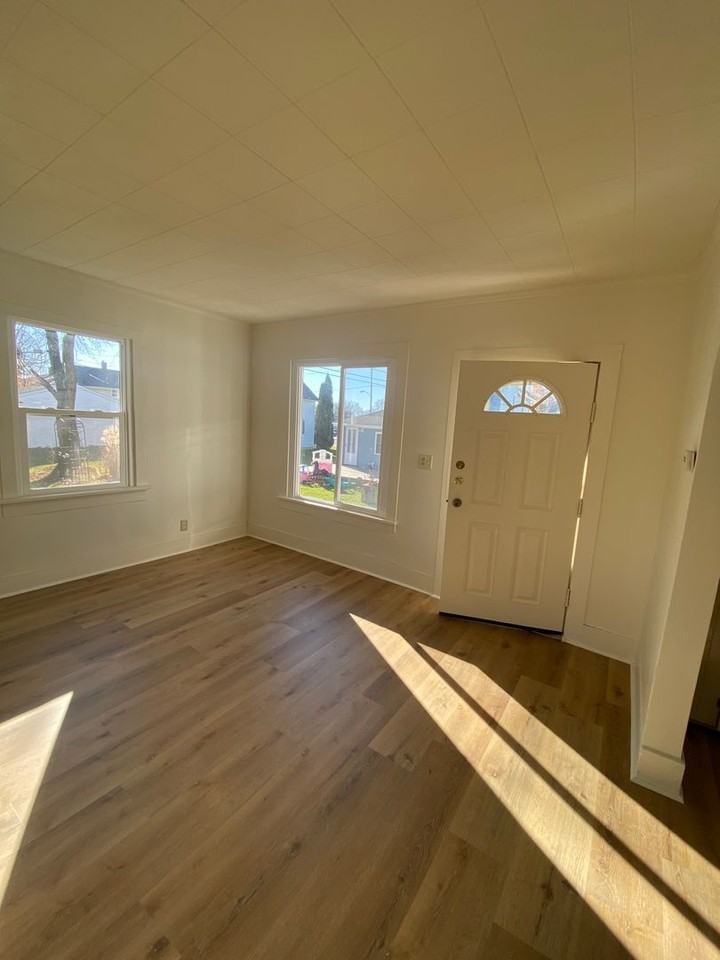 588 Oak Street - Photo 4 of 15