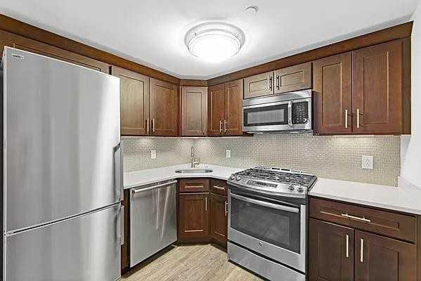 East 91st Street #1702 - Photo 4 of 6