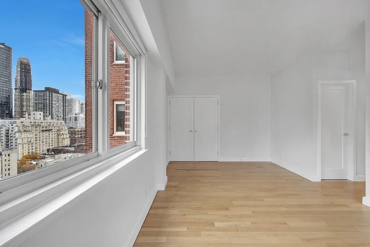 East 65th Street #19A - Photo 3 of 7