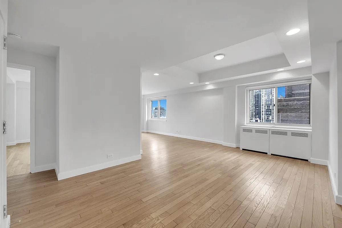 East 65th Street #19A - Photo 4 of 7