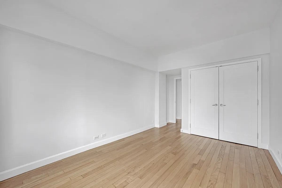 East 65th Street #19A - Photo 6 of 7