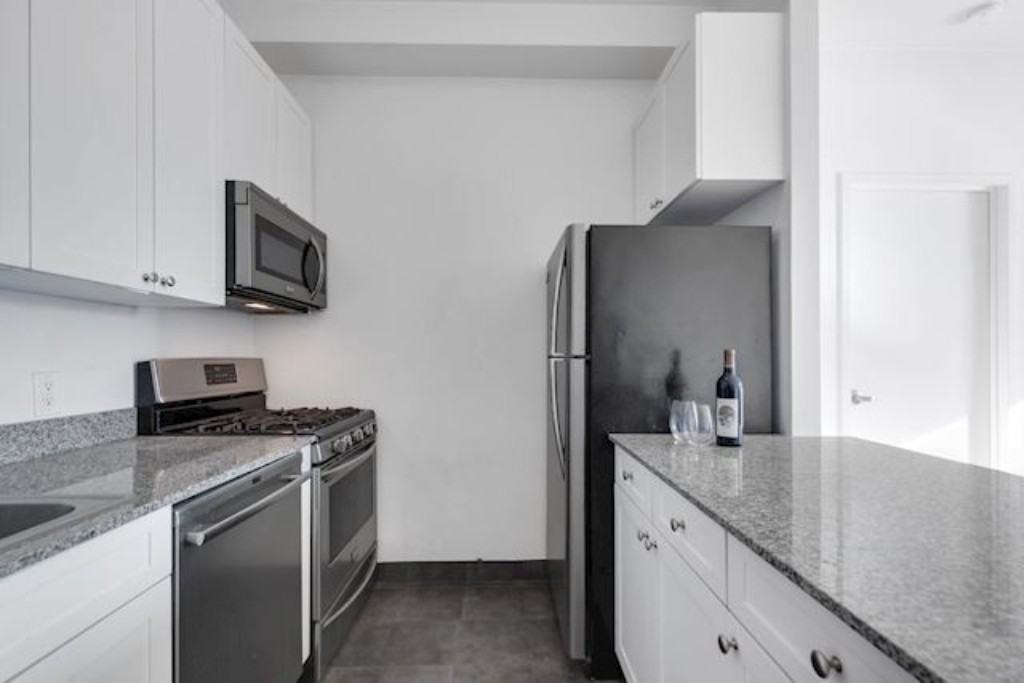 Wall Street #1622 - Photo 3 of 6