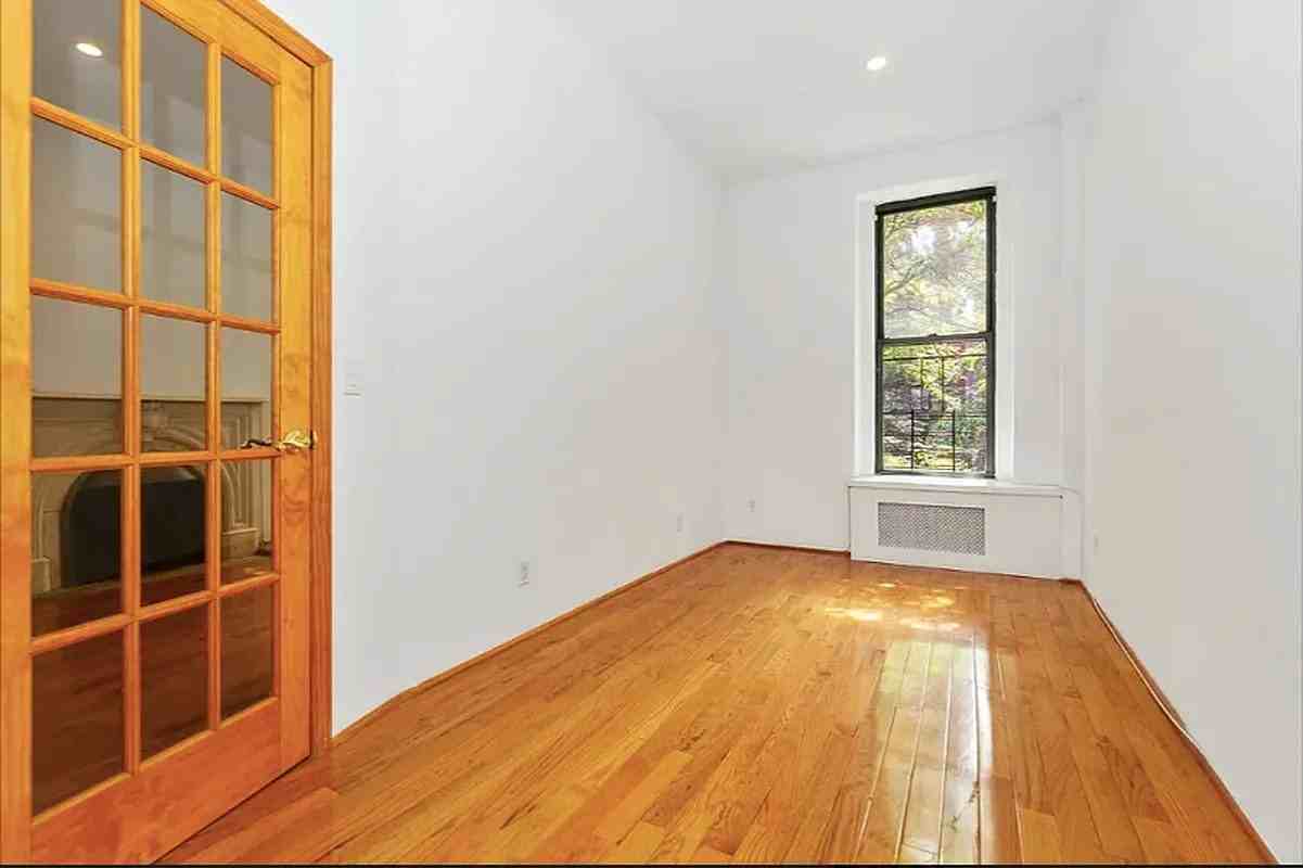 125 East 39th Street #3D - Photo 4 of 6