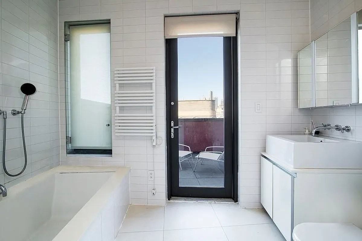 31 Prince Street #PH - Photo 4 of 6