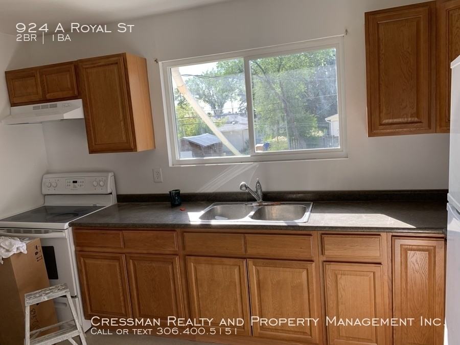 924 Royal St - Photo 3 of 12