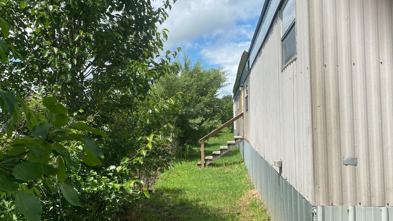 93 Moore Ln - Photo 2 of 3