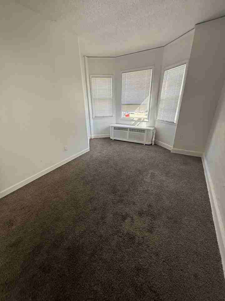 923 Payne Ave. - Photo 2 of 10