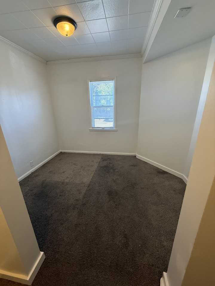 923 Payne Ave. - Photo 3 of 10