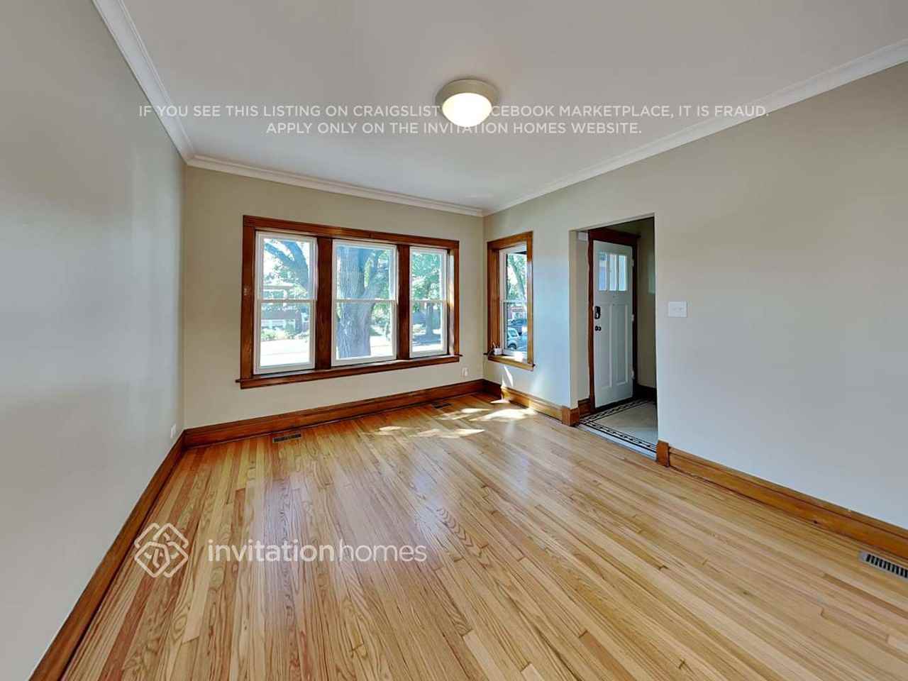 2423 Wesley Ave - Photo 5 of 22