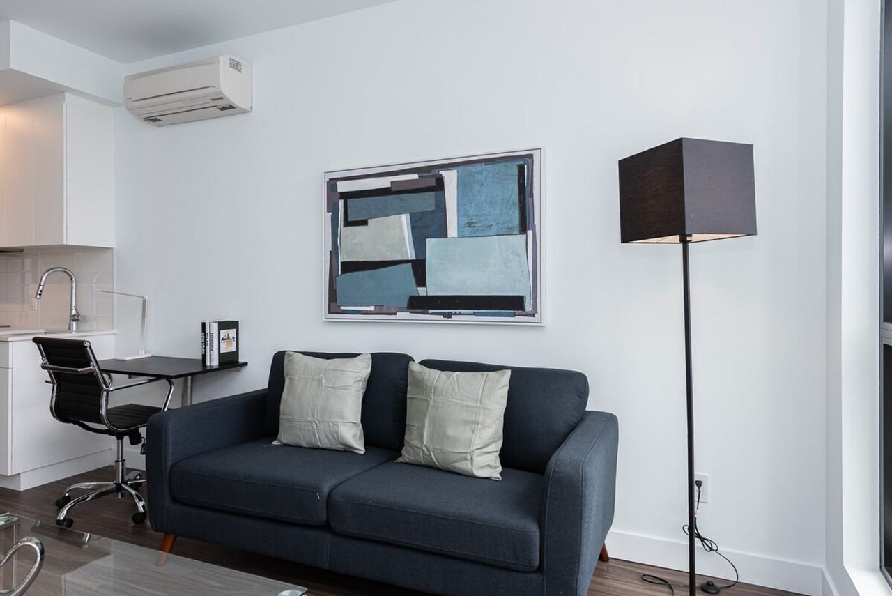 1421 Av Argyle #1269272P - Photo 2 of 40