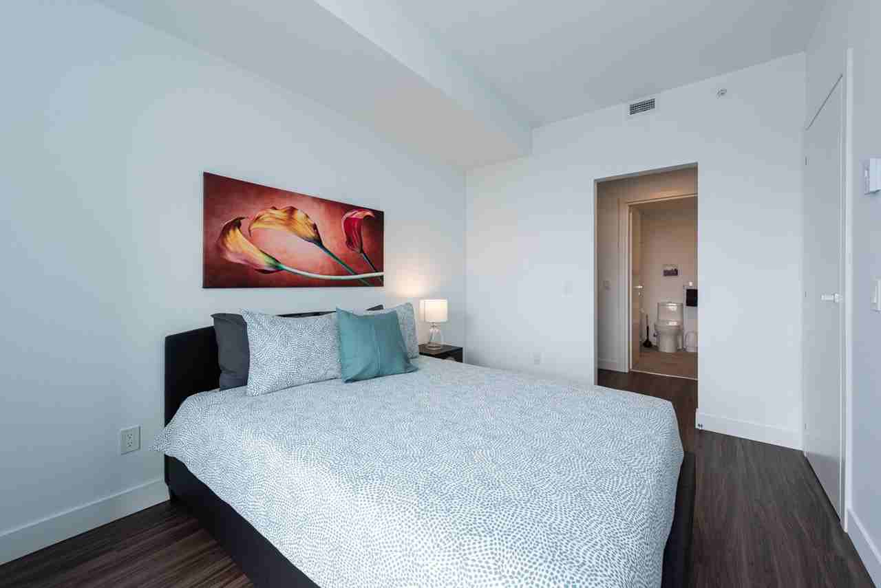 1421 Av Argyle #1269272P - Photo 4 of 40