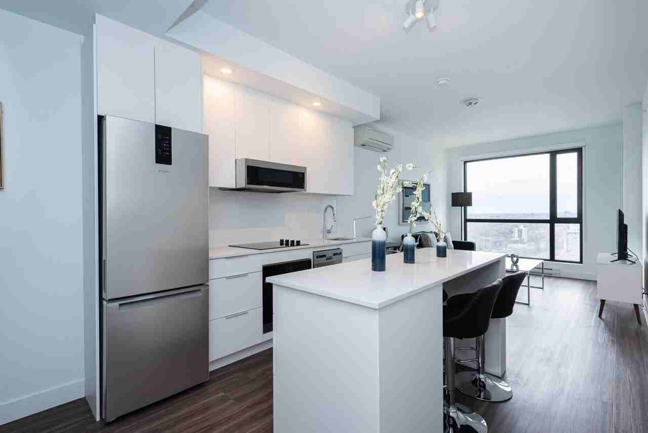 1421 Av Argyle #1269272P - Photo 6 of 40