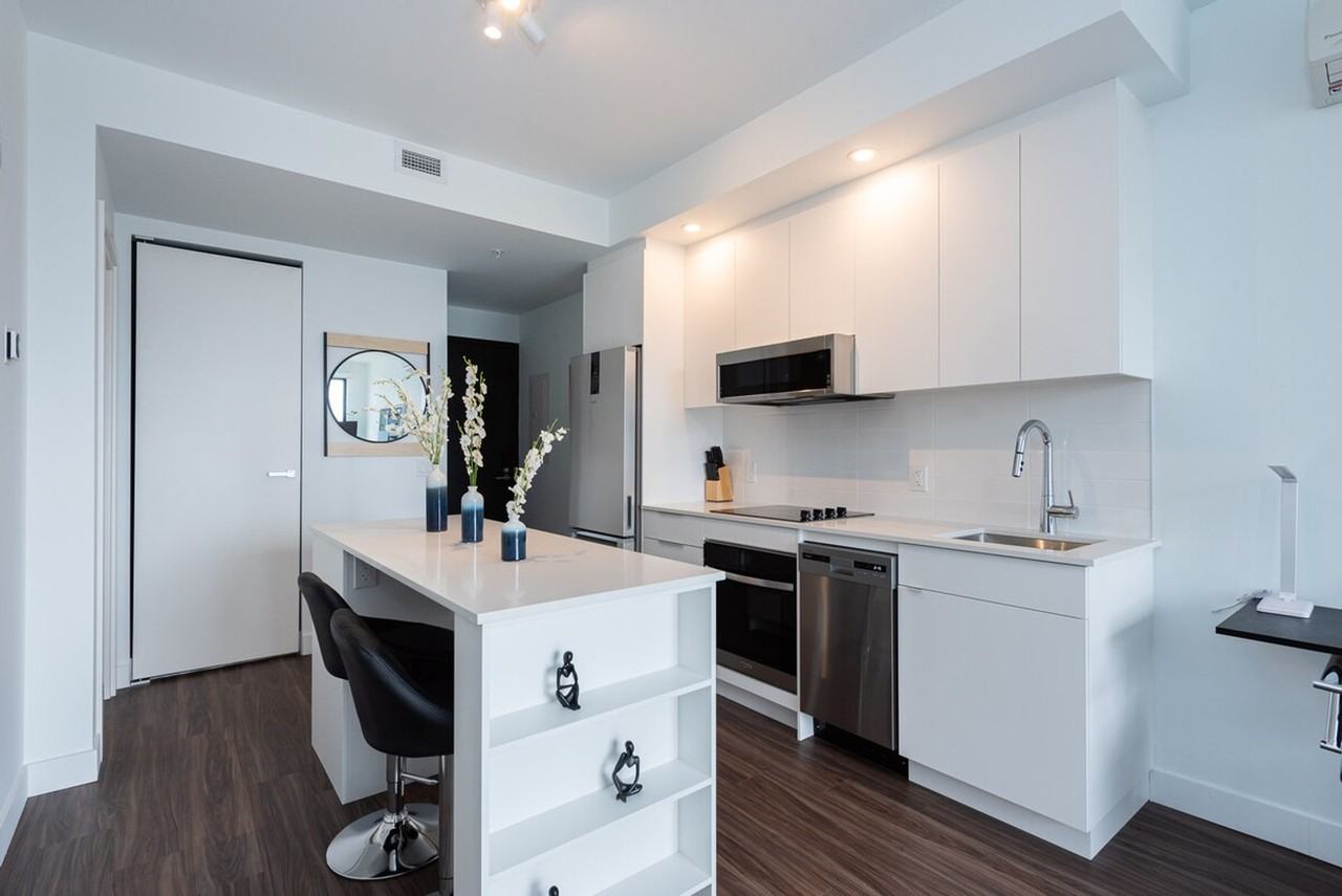 1421 Av Argyle #1269272P - Photo 7 of 40