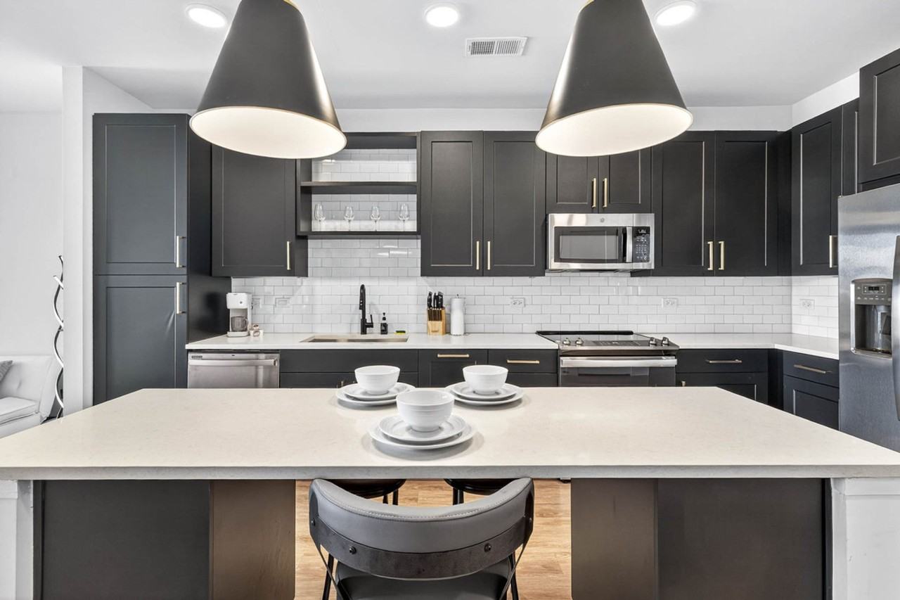 1116 Gramercy Ln #1317854P - Photo 6 of 36