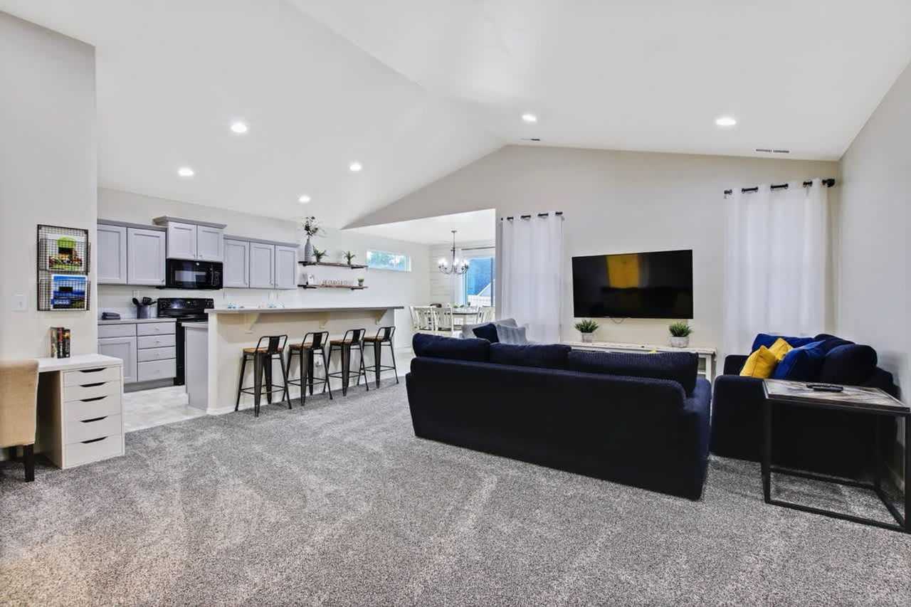 2213 E Elm Grove Dr #1250652P - Photo 2 of 50