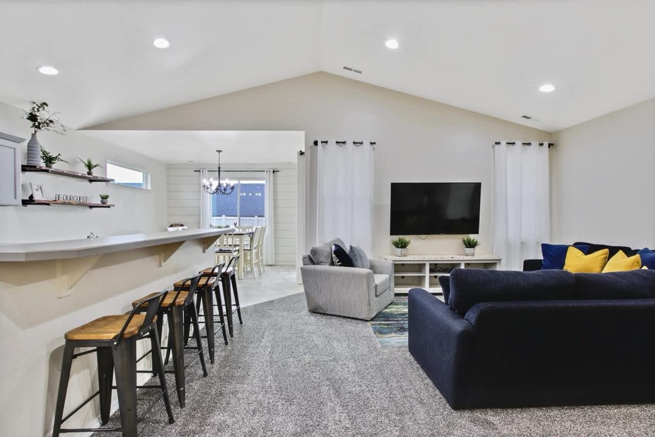 2213 E Elm Grove Dr #1250652P - Photo 5 of 50