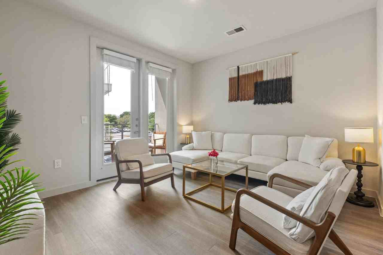 5820 1/2 Cameron Road - Photo 3 of 112