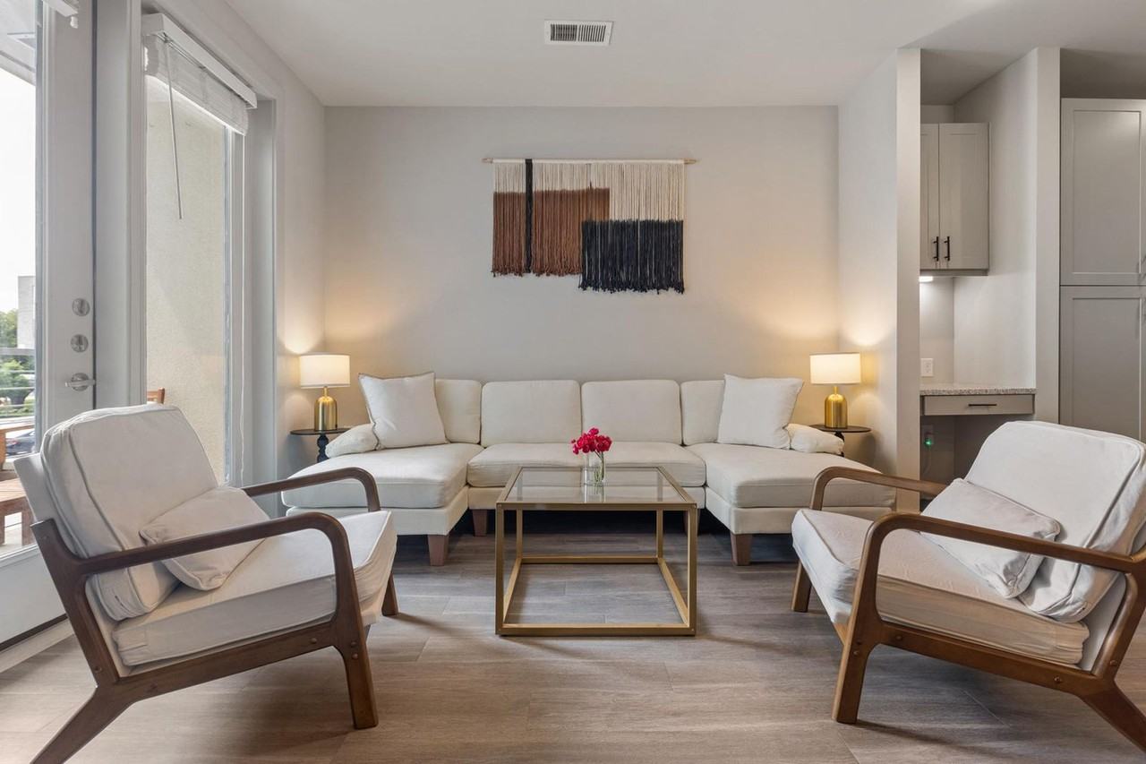 5820 1/2 Cameron Road - Photo 4 of 112