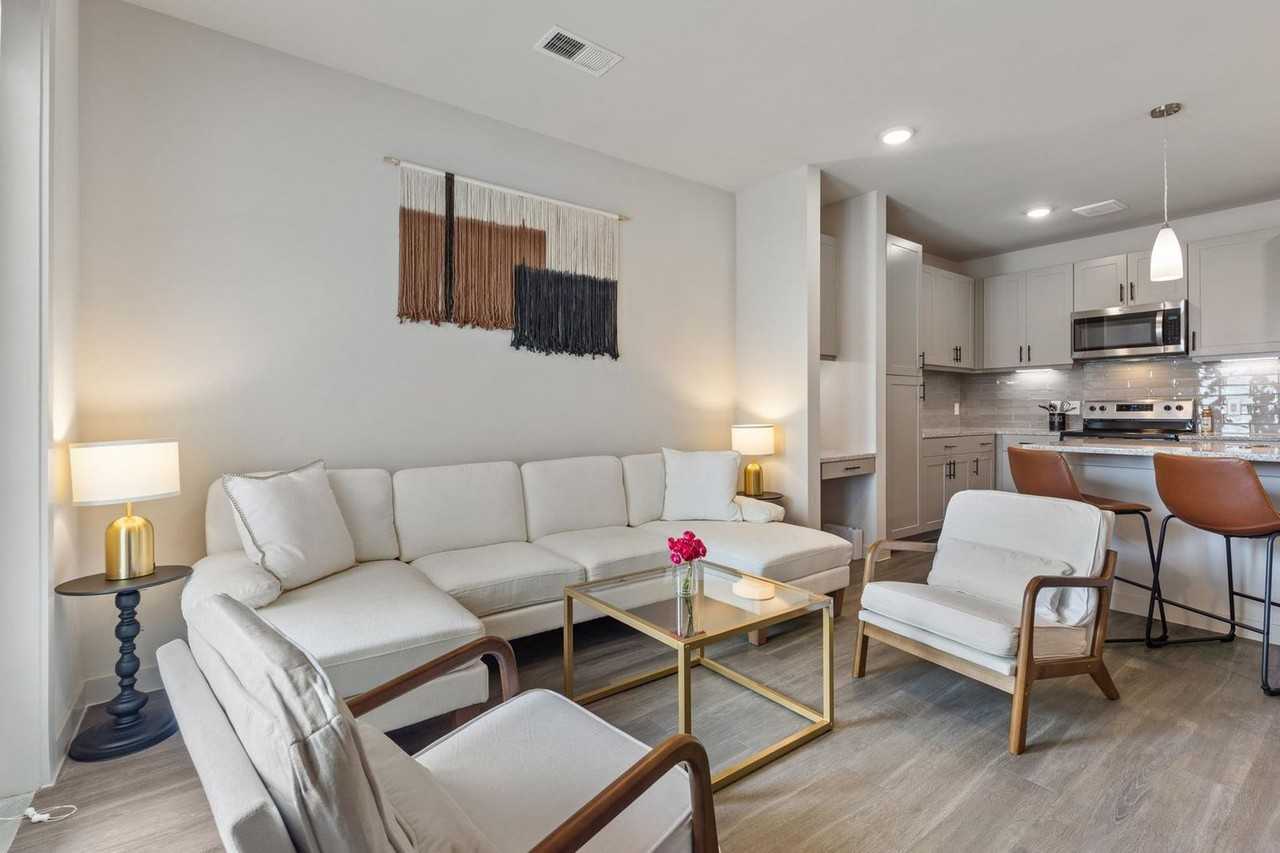 5820 1/2 Cameron Road - Photo 5 of 112