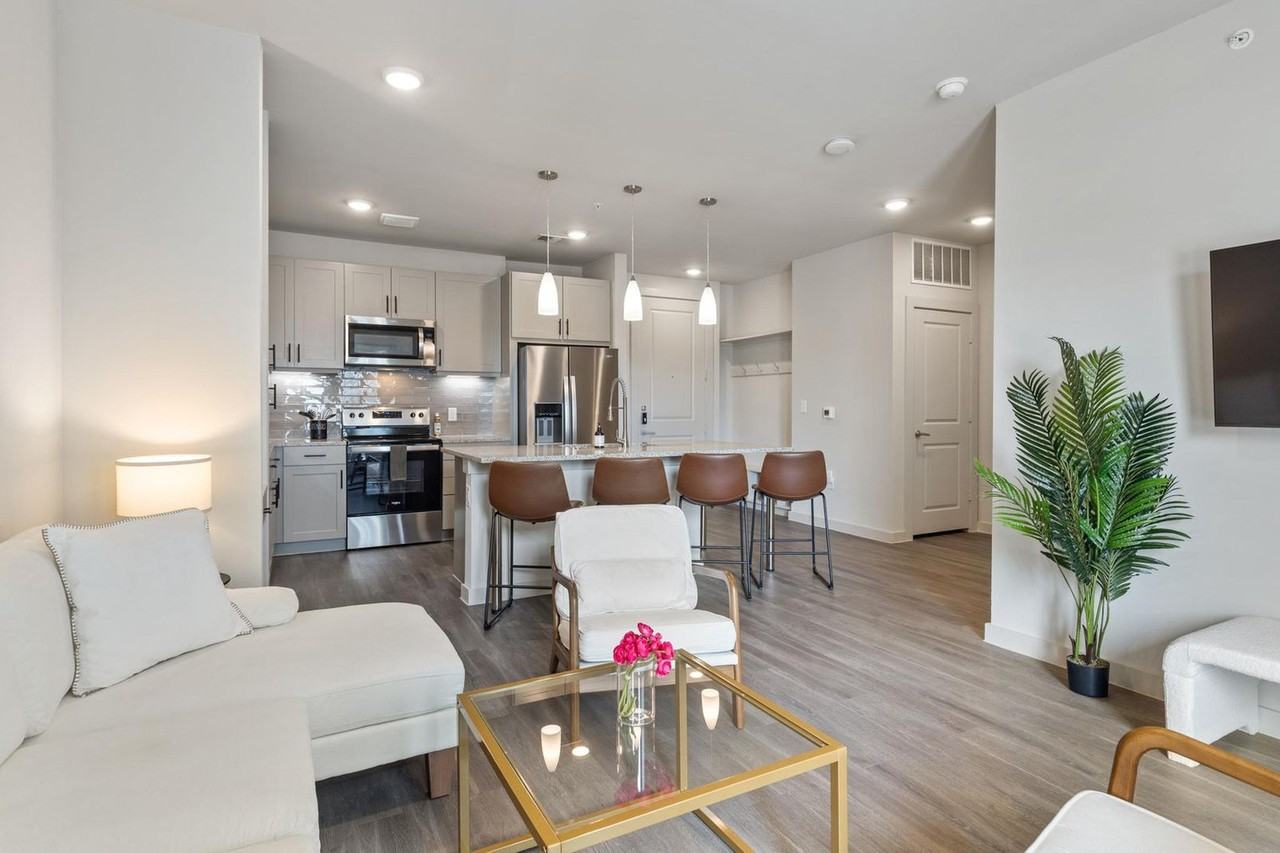 5820 1/2 Cameron Road - Photo 7 of 112