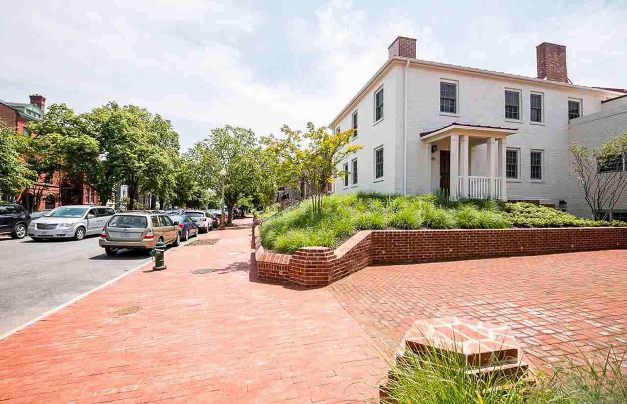 616 D Street Southeast #593P - Photo 3 of 15