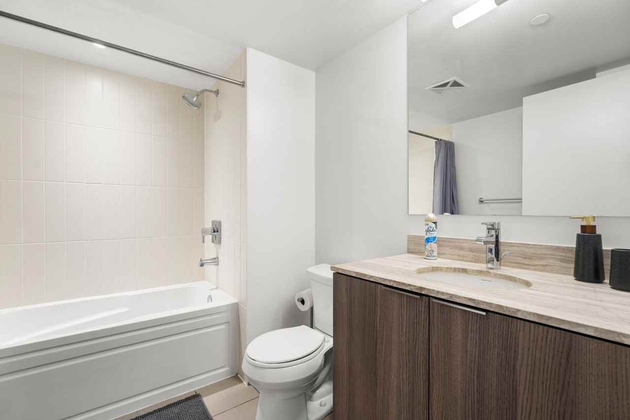 955 Bay St #1345933P - Photo 6 of 12