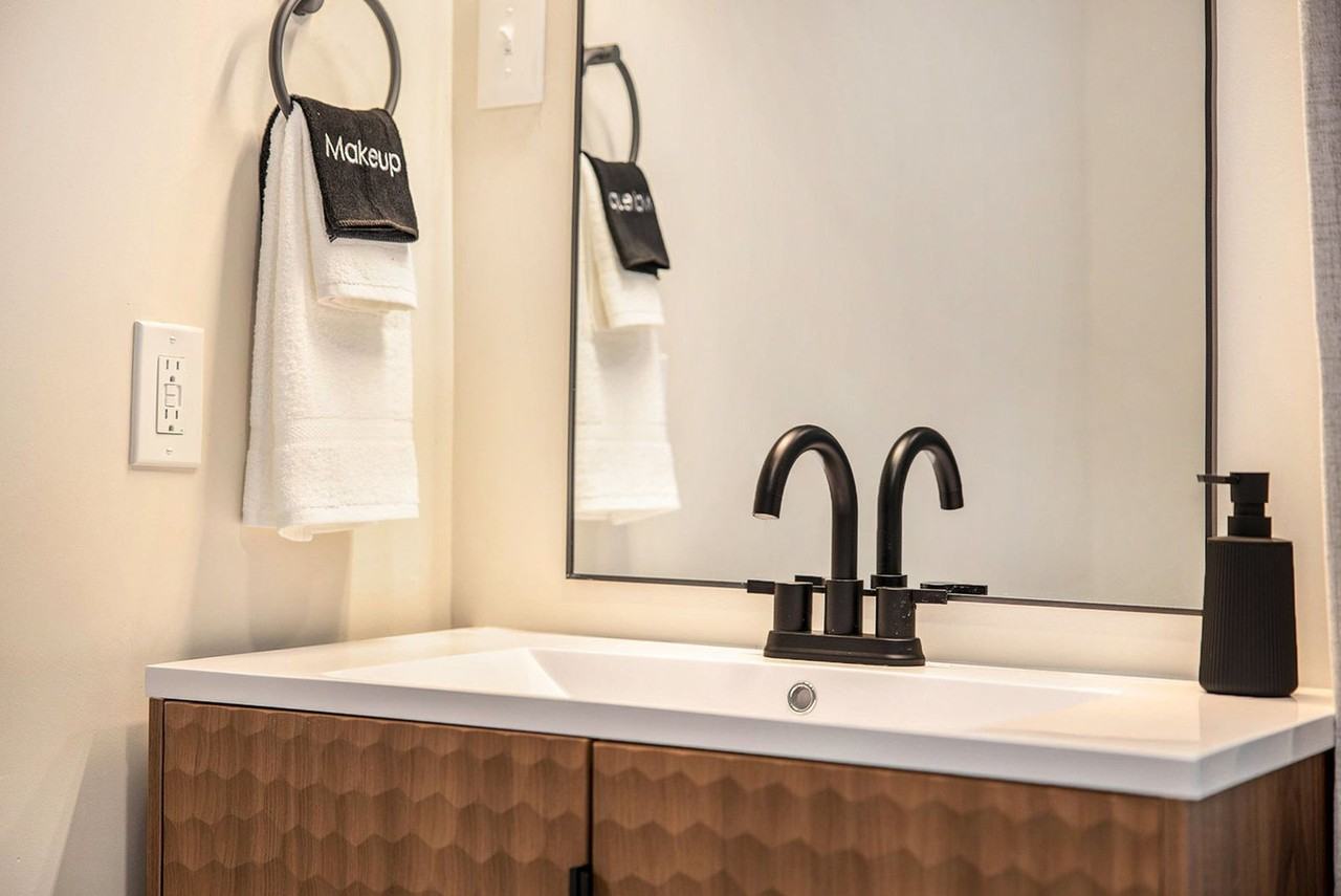 37 Gold Avenue Northwest - Photo 5 of 28