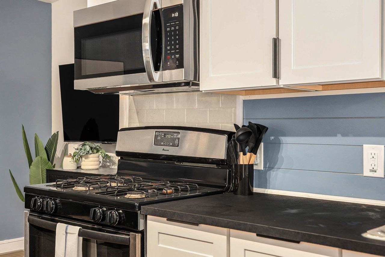 37 Gold Avenue Northwest - Photo 7 of 28