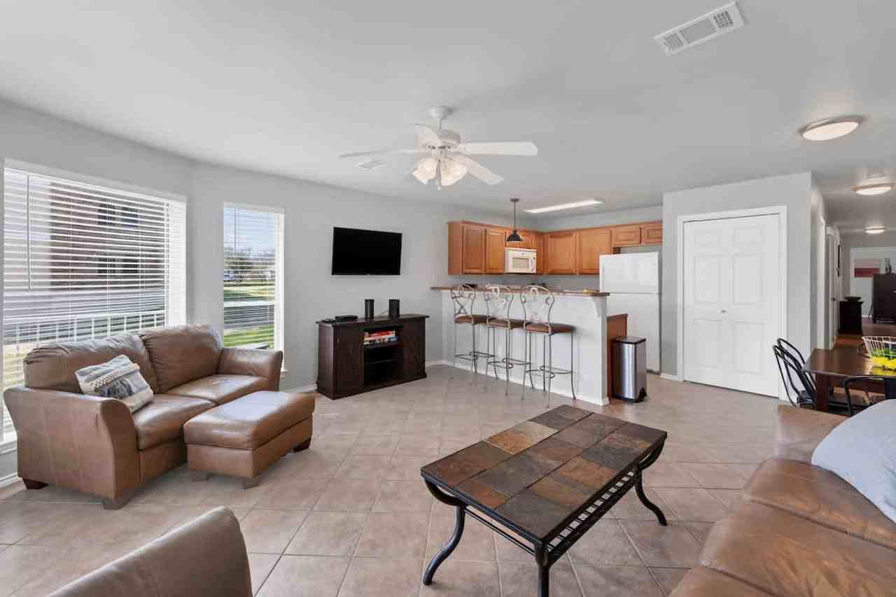 730 E Mather St #1351230P - Photo 3 of 35