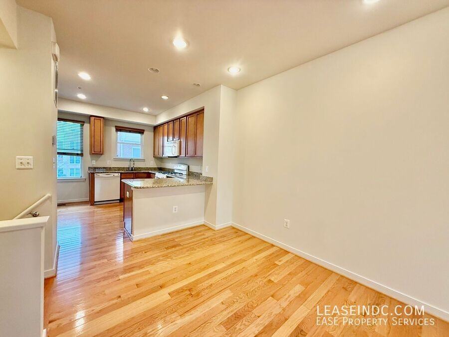 1041 5th Street Southeast - Photo 6 of 27