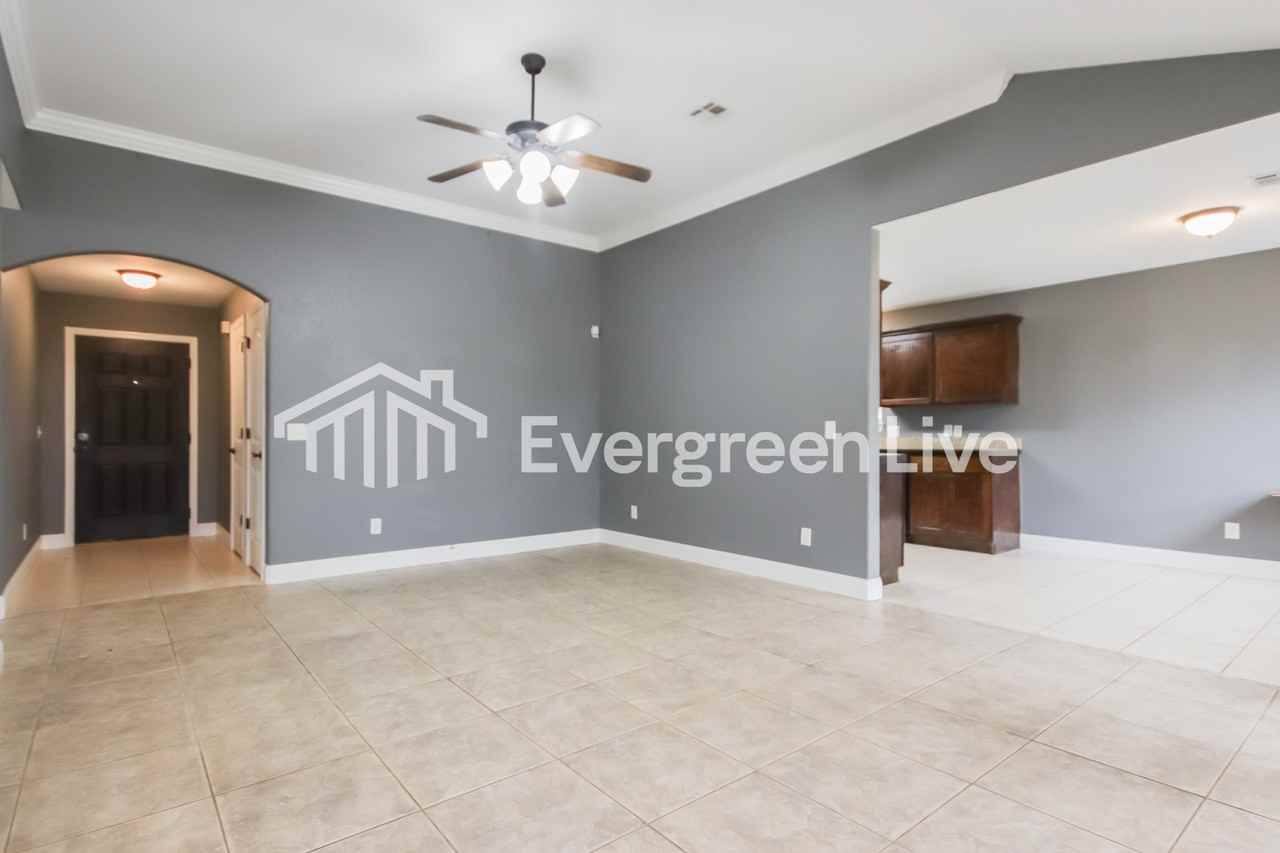 409 E Mccann Rd - Photo 4 of 16