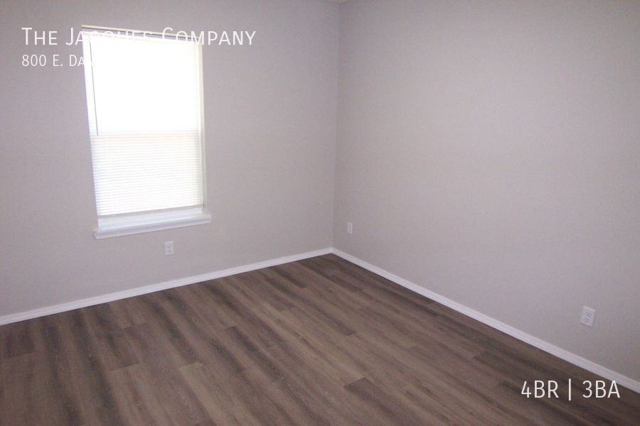 800 West Daniels Lane - Photo 3 of 12