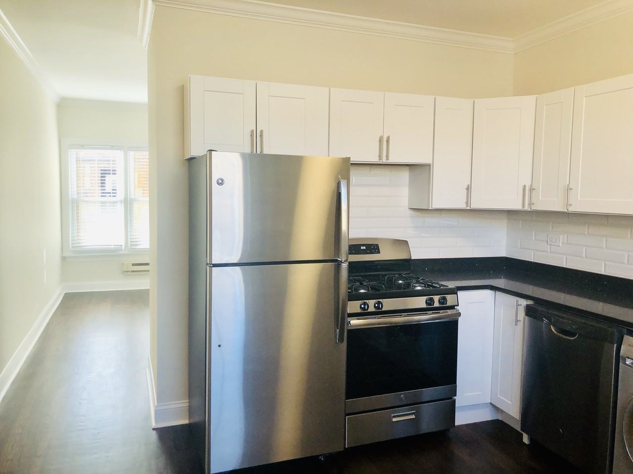 W Roscoe St & N Halsted St - Photo 5 of 10