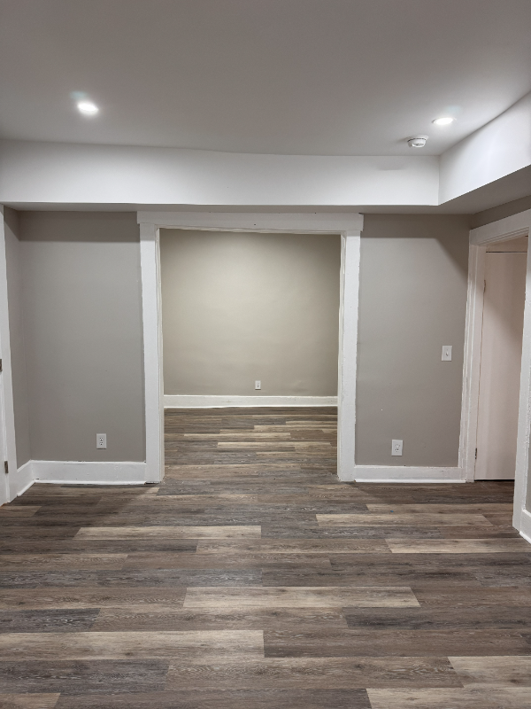 220 W Brown Ave - Photo 4 of 20