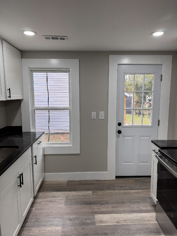 220 W Brown Ave - Photo 7 of 20